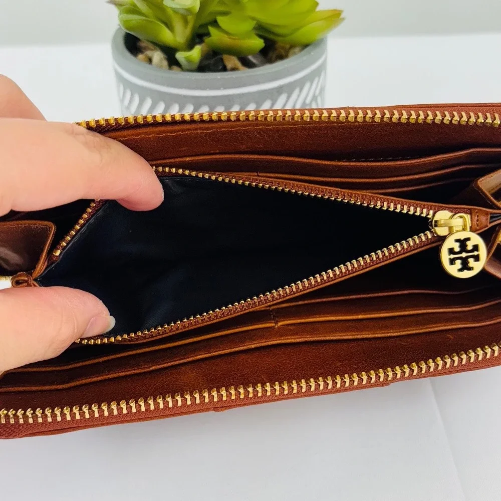 Tory Burch Amanda Zip Around Continental Wallet Brown Leather Gold Logo - Picture 7 of 9